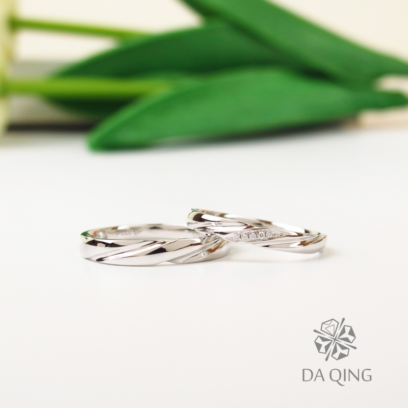 鉑金扭轉亮面對戒